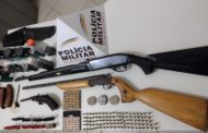 Denúncia anônima leva a apreensão de armas e munições em Chalé