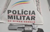 Motorista embriagado e inabilitado é detido com arma no veículo em Simonésia