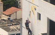 Dupla é presa após pichações em prédio de 24 andares no Centro de Manhuaçu