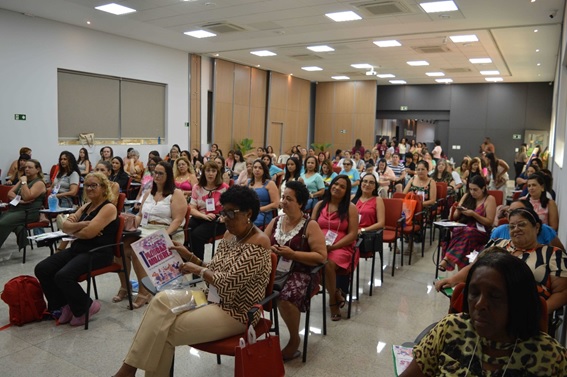 Primeira Conferência Municipal de Políticas Públicas para as Mulheres é realizada em Manhuaçu
